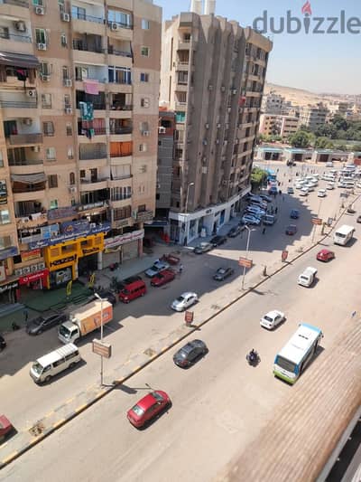 للايجار ببرج فيصل على الشارع الرئيسي اعلى بازوكا وبجوار فندق قاعود
