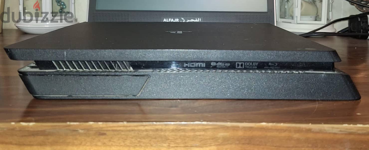 playstation 4 slim very good condition 2