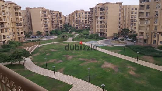 For rent in Madinaty (B1): 175-square-meter apartment featuring a wide garden view. Located on a typical floor, close to amenities.