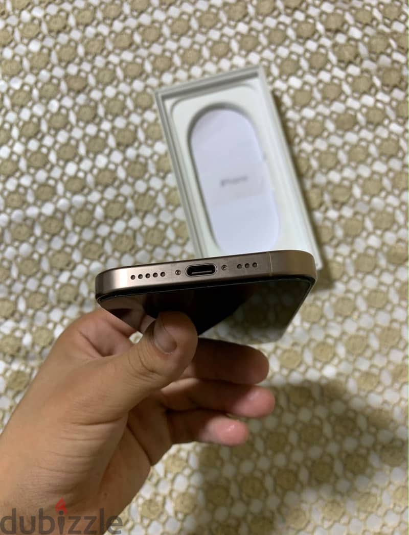 iPhone 16 pro 4