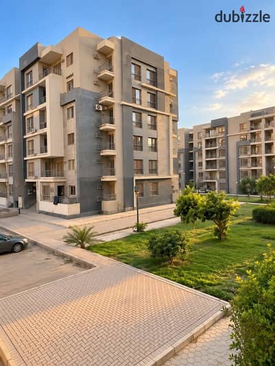 For sale, a special apartment in Dar Misr Compound, Andalus, New Cairo, Zone 1, directly on the South 90th Street and in front of Hyde Park Compound, a 140m apartment in front of the One God Mosque.