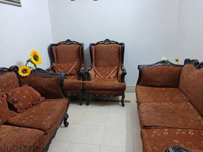 صالون للبيع