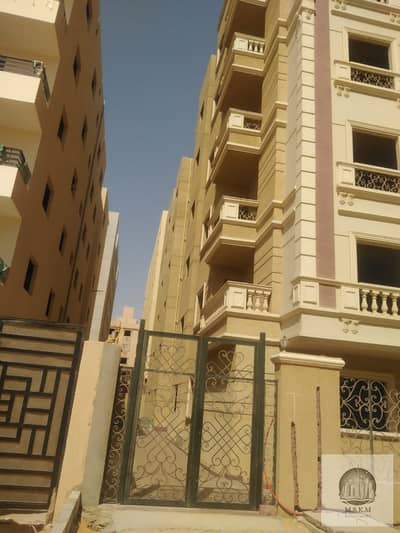 Building for sale: Ground floor plus 6 upper floors. Each floor contains 4 apartments