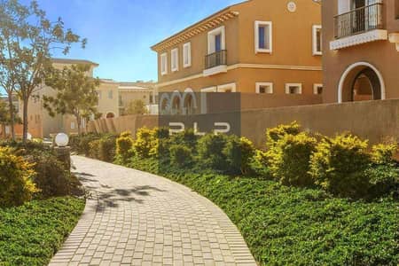 Villa for sale, ready to move , with a panoramic view of the landscape in Hyde Park compound.