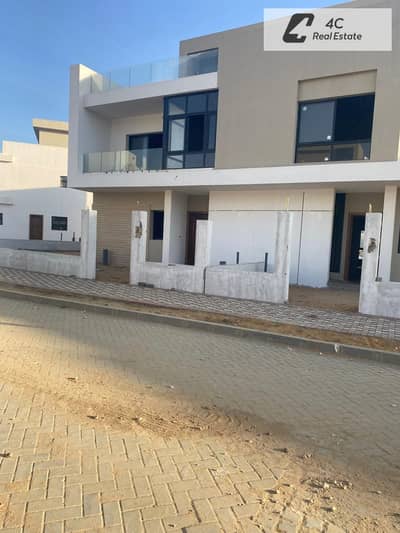 Under market price town house for sale 4bedrooms open view landscape modern ready to move in hyde park new cairo fifth settlement
