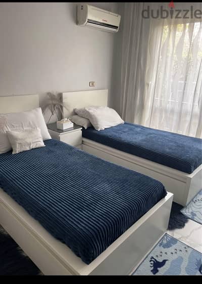 غرفة نوم أطفال ايكيا (IKEA) كاملة بيضاء - سريرين بتخزين بحالة ممتازة