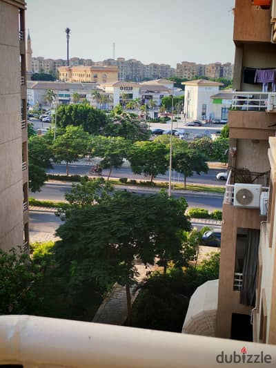 Unfurnished apartment for rent in Madinaty, Phase 6, 107 square meters, 3 bedrooms and 2 bathrooms, overlooking services and garden, at a bargain price.