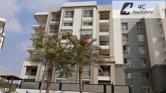 بتشطيبات خاصة و التكيفات و المطبخ شقة بجاردن استلام فوري اميز لوكيشن اوبن فيو  في هايد بارك التجمع الخامس القاهرة الجديدة بجوار ميفيدا و ماونتن فيو