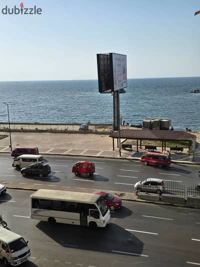 للبيع شقة على البحر مباشر في لوران برج مميز دور تالت باتنين اسانسير مدخل فندقي حرفيآ
