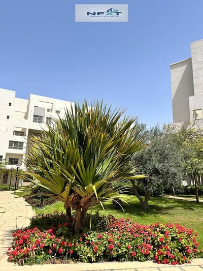 For sale in Madinaty (cash payment, exceptional price): A 200m² apartment in B8 featuring an open view and standard developer finishing. It is a north