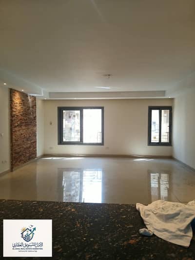 Apartment for rent, empty, Zahraa Maadi, Ashgar Dorna compound, distinctive and upscale location next to Carrefour, Al-Saada Street, and all services