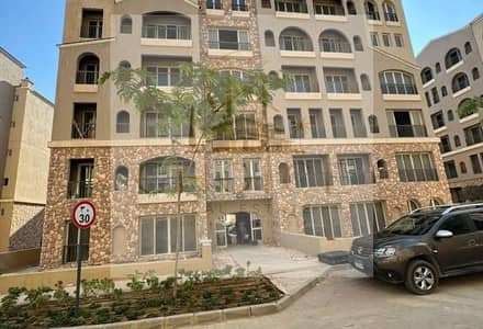 شقة لقطة بأقل سعر في الماركت من المالك مباشرة لسرعة التنفيذ في اميز موقع في جرين سكوير بأطلالة علي مساحات خضراء 168 متر , السعر بدون اوفر , بحري