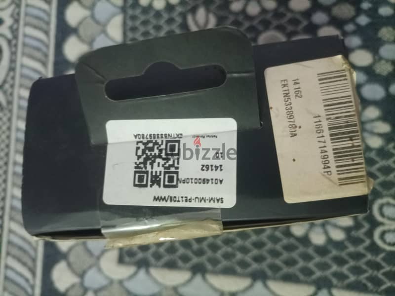 > *Samsung T7 Shield 1TB 1