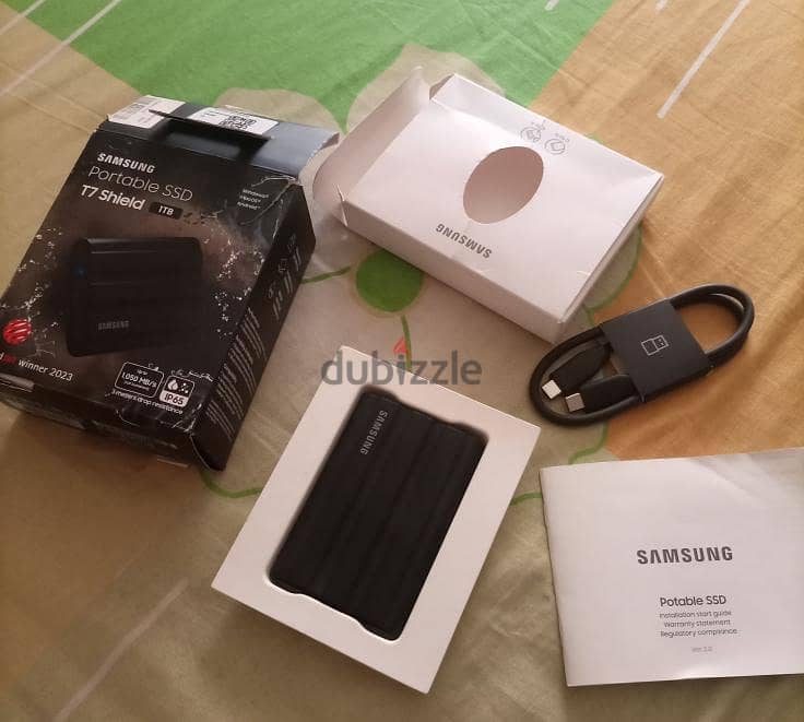 > *Samsung T7 Shield 1TB 4