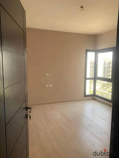 Apartment for sale—ready for immediate move-in and fully finished—in the Idris East compound, Fifth Settlement.