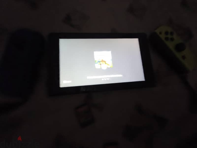 Nintendo switch + 2 games 5