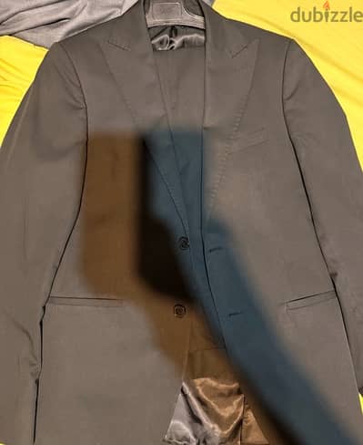 للبيع بدله سوداء مقاس ٥٠ slim fit مستعمله سعر ١٤٠٠ ج