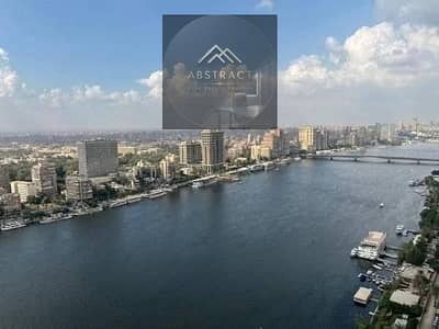 شقه مفروشه بالمطبخ والتكيفات والاجهزة الكهربائية بأعلي عائد استثماري بالدولار بفيو علي الاهرامات بالقرب من المعادي و الشيخ زايد الجديده وابراج سويريس
