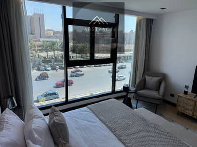بعائد يومي مضمون شقه مجهزه ( بالتكيفات + المطبخ  SMART HOMES ) امام دار الاشاره في مصر الجديده وبالقرب من مطار القاهرة من مجموعه فنادق ماريوت
