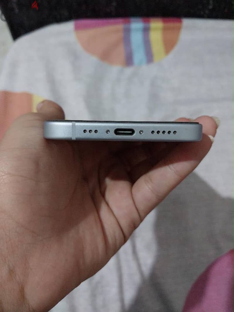 Apple - iPhone 15 4