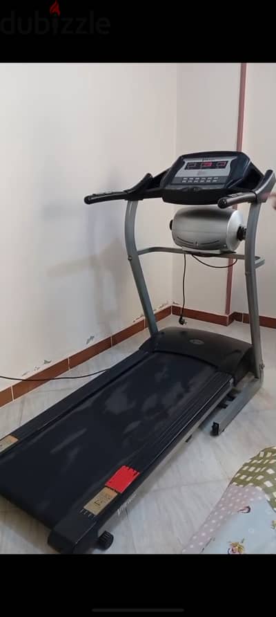 جهاز رياضي مشاية كهربائيه