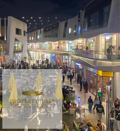 A shop for immediate rent at 75,000 per month in Al Rehab City, Fifth Settlement. The entire mall is operating at full capacity.