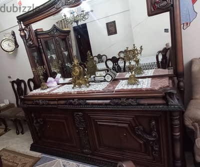ترابيزه 8كراسى وبوفيه بحاله جيده
