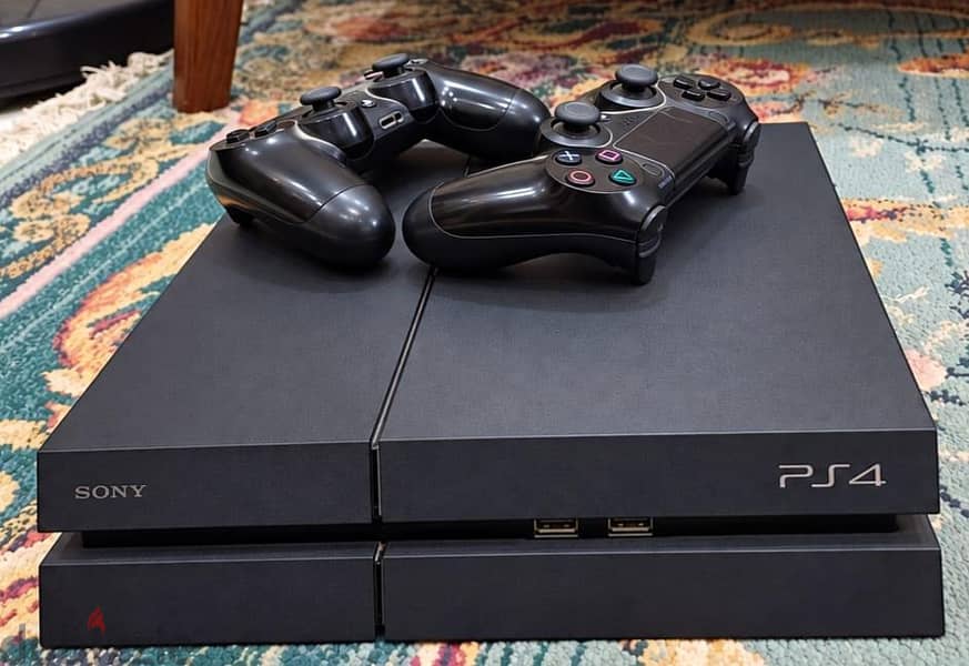 playstation 4 fat 1tb  with 2 original controllers 1