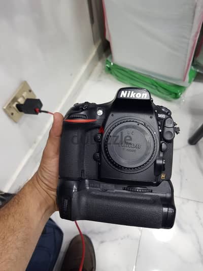 نيكون d810 شتر 92 ك + بطرى جريب + 2 بطريه حالة ممتازة بشنطة بسعر