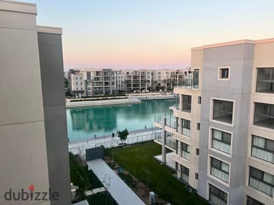 Marina View Studios in the Canal, one room and one bathroom