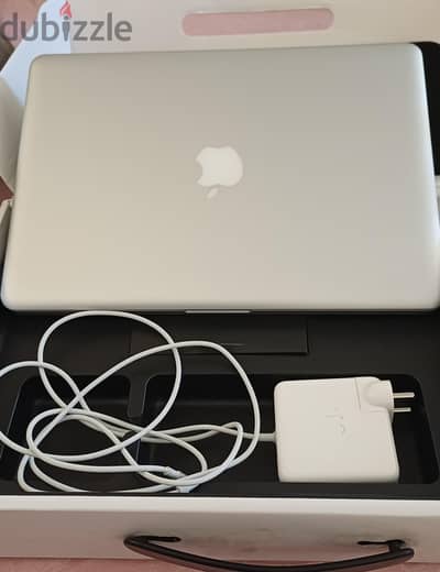 بحاله ممتازة بالكرتون والشاحن موديلmacbook pro 13  A1278
