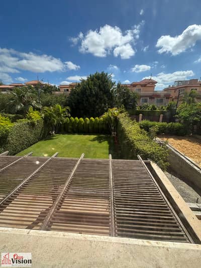 Twin villa for sale in Al-Arouba Compound in King Mariout   land area  435 square meters  buildings 350   5 bathrooms   5 rooms  roof with a room and bathroom    6 Carrier air conditioners