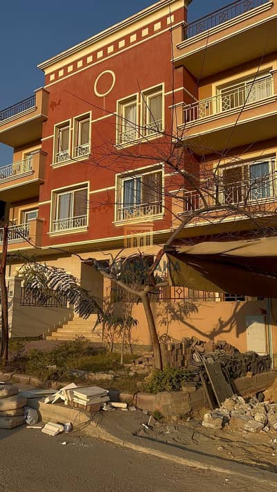 Apartment for sale in Sheikh Zayed – Ninth District – Neighborhood 1  If you are looking for a large space and true comfort with complete privacy, this opportunity does not come around often. A distinctive unit with rare specifications in a quiet location close to all services.