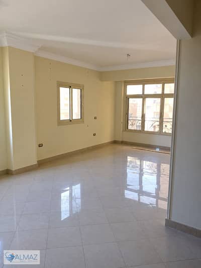 Unfurnished apartment with high-end ("Super Lux") finishing, 180 sqm, available for residential or administrative rent in the 3/4 District of the Fift