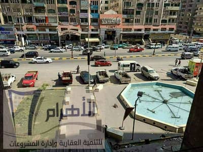 ألترا لوكس 140م على ناصيتي شارع الملك فيصل الرئيسي مع اللبيني الرئيسي بالعفش والأجهزة والتكيفات للبيع