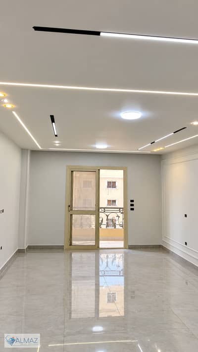 Unfurnished apartment for rent in the Al-Andalus district (Ard Al-Gam'iyat), Fifth Settlement. It overlooks South Teseen Street and the Club Zone
