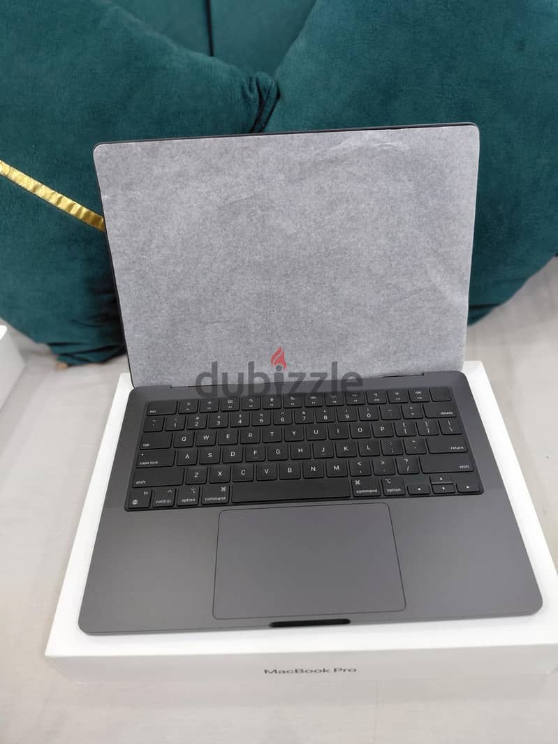 MacBook pro M3 pro 2023 Ram 18 With Box 6