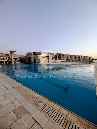 شقة 3 غرف نوم+ ناني بمساحة واسعة بأطلالة على الpool مباشرة
