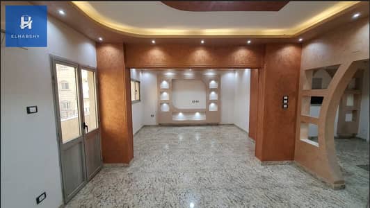 فى شارع السودان الرئيسى 120م فى المهندسين هاى لوكس مكتب للإيجار .