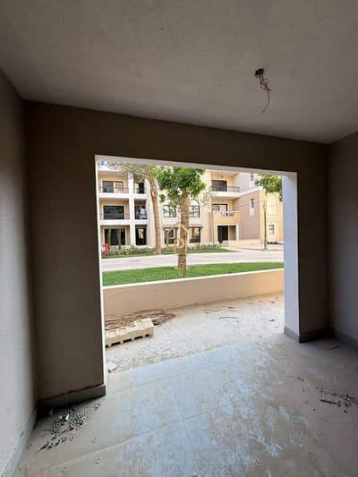 Apartment with garden for sale in Village West