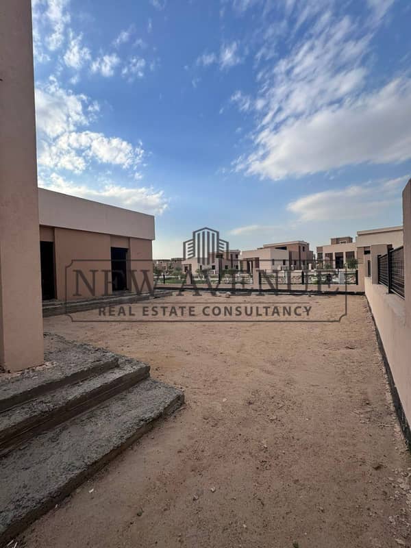 Standalone Villa in Taj Ville Direct on Lake Ready to Move with Prime Location