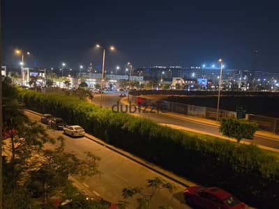 متاح للايجار قانون بمدينتي شقه تشطيب التر سوبر لوكس  مساحتها 116 متر  2 غرفه نوم + 2 حمام   تم فتح غرفة منهم على الرسبشن لتصبح رسبشن ٣ قطع 