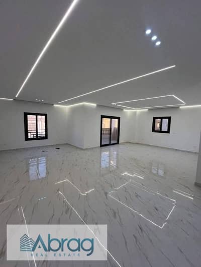 250 sqm apartment for rent, fully finished and including a kitchen, in Zayed Heights Compound, Sheikh Zayed.