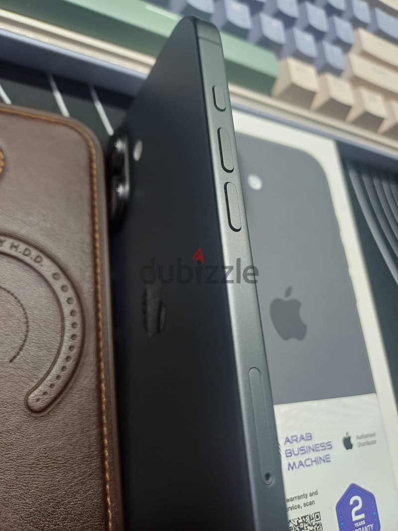 Apple - iPhone 17 4