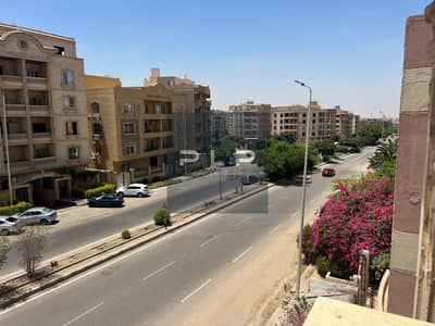شقة مميزه للبيع في البنفسج 12 – القاهرة الجديدة موقع متميز – استلام فوري – تشطيب كامل وبااقل سعر في السوق