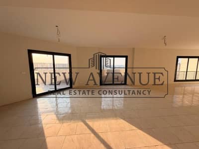 دوبلكس فى كمبوند سوان ليك ريزيدنيس Swanlake residence على اكبر جنينة فى المشروع على فيو بحرى و فيو مفتوح متشطبة بالتكييفات