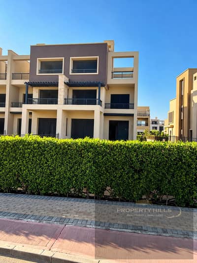 تاون هاوس كورنر 5 غرف للبيع في Kingsrange، نيو جيزة | موقع مميز | حديقة كبيرة