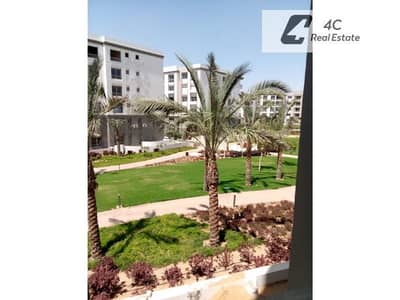 Apartment for sale 172 m with lowest down payment & installment 3 Bdr prime location in Hyde Park Fifth Settlement New Cairo next to Mountain View