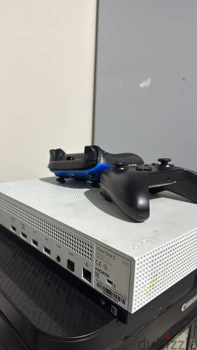 Xbox one s مستعمل بحاله الزيرو