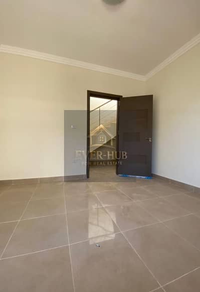 Penthouse for rent at Mountain View Chillout Park; prime location, includes kitchen.
